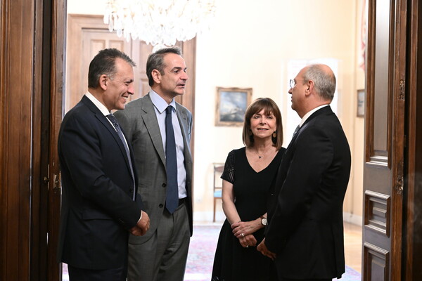 Ορκίστηκαν οι νέοι υπουργοί Οικονόμου και Βρούτσης