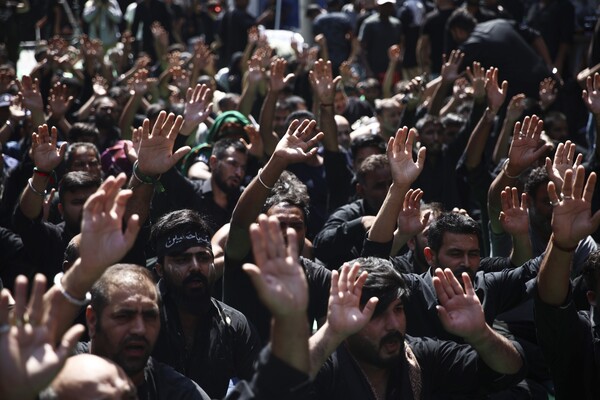 Σιίτες μουσουλμάνοι αναβίωσαν στον Πειραιά το έθιμο του αυτομαστιγώματος 