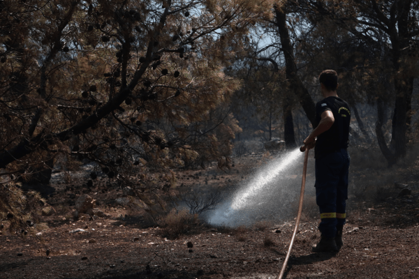 Φωτιά τώρα στο Αγρίνιο- Στις φλόγες δασική έκταση