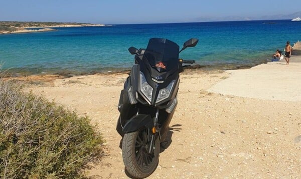 Στα Κουφονήσια ο καλύτερος τρόπος να εξερευνήσεις το νησί είναι με σκούτερ του ΜOTO KOUFONISI 