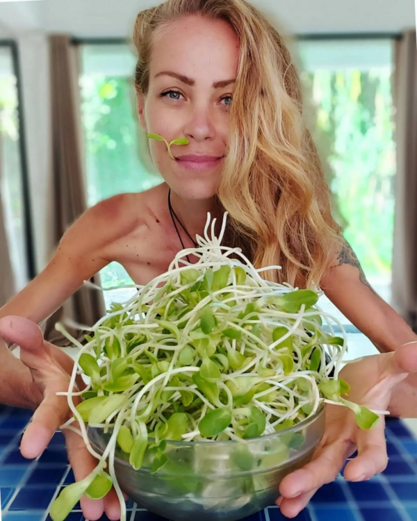 Vegan influencer πέθανε από ασιτία- Έτρωγε μόνο τζάκφρουτ και ντούριαν