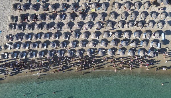 Ενισχύεται το «Κίνημα της Πετσέτας»: «Σε ελεύθερη παραλία μού είπαν ότι υπάρχει ελάχιστη κατανάλωση»