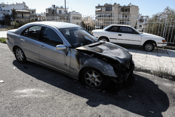 Οι λόγοι που ένα αυτοκίνητο μπορεί να πάρει φωτιά εν κινήσει