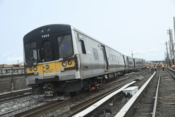 Εκτροχιάστηκε τρένο σε προάστιο της Νέας Υόρκης – Τουλάχιστον 7 τραυματίες