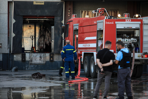 Φωτιά τώρα σε αποθήκη κρεάτων στο Μοσχάτο - Πού έχει διακοπεί η κυκλοφορία