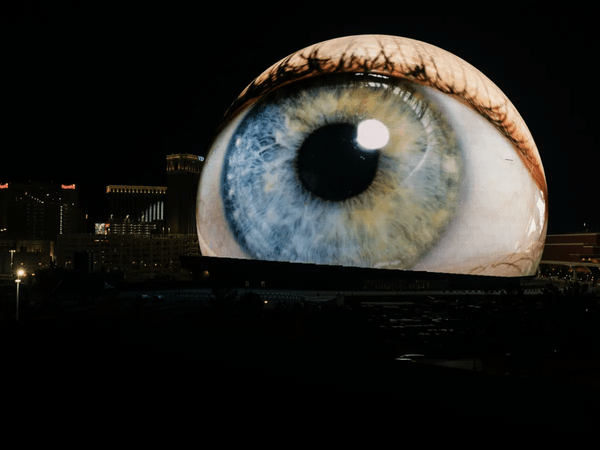 Ένας τεράστιος βολβός ματιού στη «Σφαίρα» του Λας Βέγκας – Τρομάζει ο κόσμος