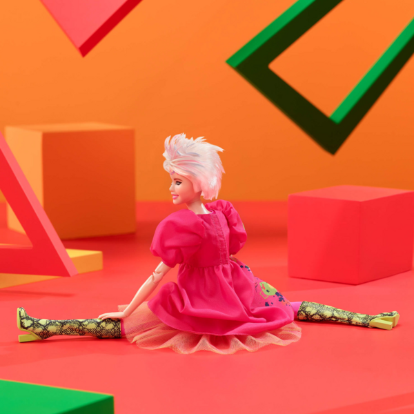 H «Weird Barbie» κερδίζει την αναγνώριση που της αξίζει