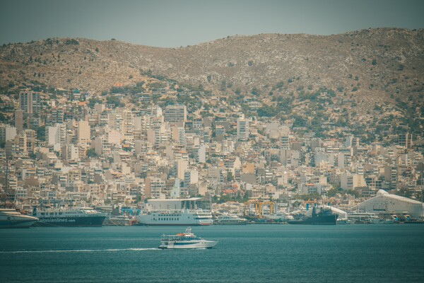 Σαλαμίνα: Άνδρας εντοπίστηκε νεκρός στην αυλή του σπιτιού του - Με τραύμα από όπλο