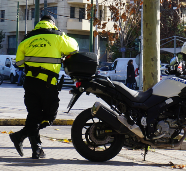 Συνελήφθησαν αστυνομικοί σε Αθήνα και Κυκάδες - Για παράβαση καθήκοντος