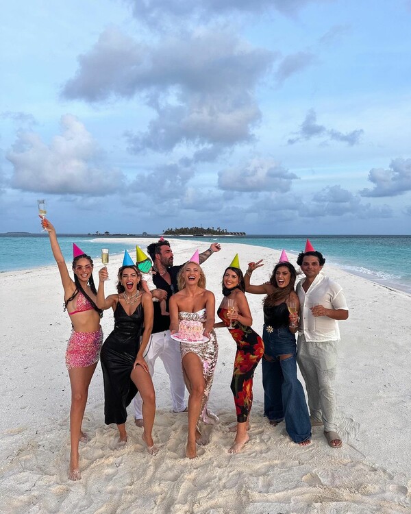 Ιωάννα Τούνη: Γιόρτασε τα 30 με ταξίδι στις Μαλδίβες μαζί με φίλους - Και αποκαλύπτει πόσα πλήρωσε