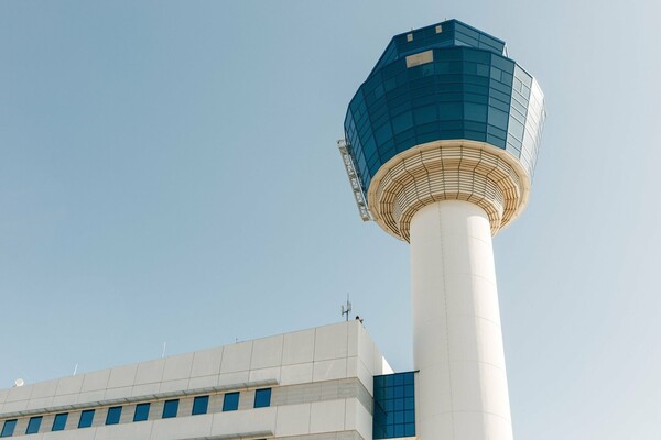 «Ελευθέριος Βενιζέλος»: οι καθυστερήσεις, η υποστελέχωση και τα χαλασμένα ραντάρ