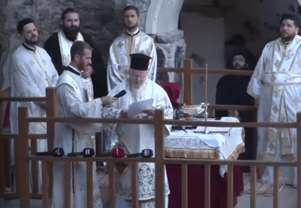 Παναγία Σουμελά: Με κατάνυξη ο εορτασμός του Δεκαπενταύγουστου από τον οικουμενικό πατριάρχη