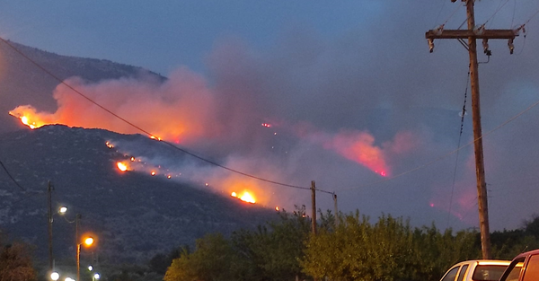 Φωτιά στη Βοιωτία: Μηνύματα από το 112 για εκκενώσεις