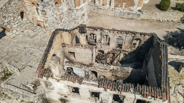 Υπουργείο Πολιτισμού: Τι ζημιές προκάλεσε η φωτιά στη μονή του Οσίου Λουκά