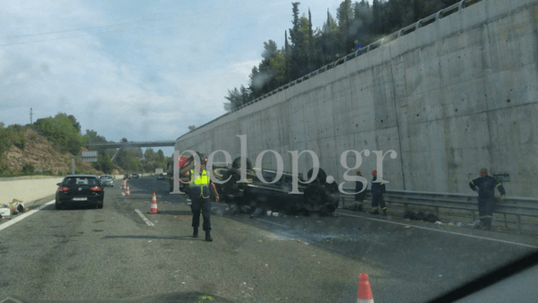 Μία νεκρή γυναίκα από τροχαίο στην εθνική οδό Αθηνών-Πατρών