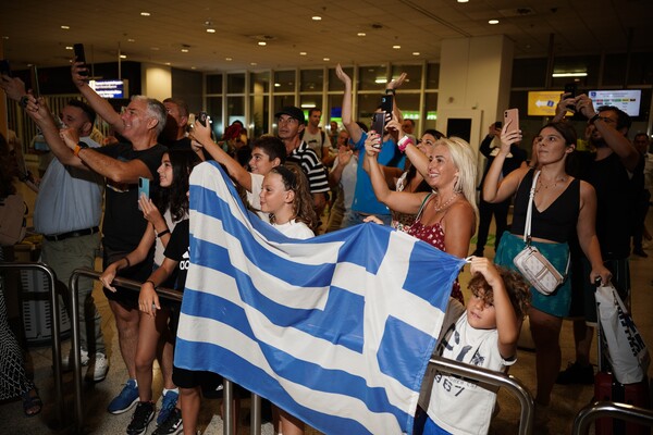 Ο Μίλτος Τεντόγλου επέστρεψε στην Ελλάδα- Και προτίμησε να μιλήσει για τους αθλητές που δεν πήραν μετάλλιο