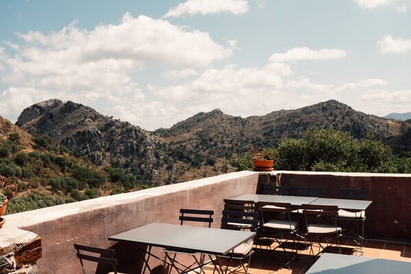 Στη Μηλιά, σε έναν πρώην εγκαταλελειμμένο μεσαιωνικό οικισμό των Χανίων και νυν πρότυπο οικοτουρισμού