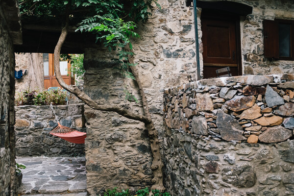 Στη Μηλιά, σε έναν πρώην εγκαταλελειμμένο μεσαιωνικό οικισμό των Χανίων και νυν πρότυπο οικοτουρισμού 