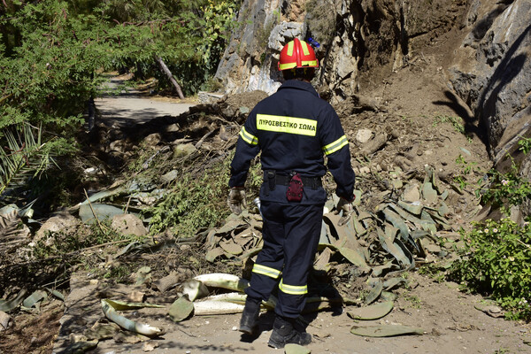 Κρήτη: Γυναίκα εγκλωβίστηκε στο αυτοκίνητό της – Την αναζητά η πυροσβεστική