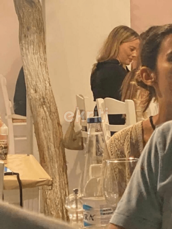 Margot Robbie: "Barbie" spotted in a Japanese restaurant in Athens