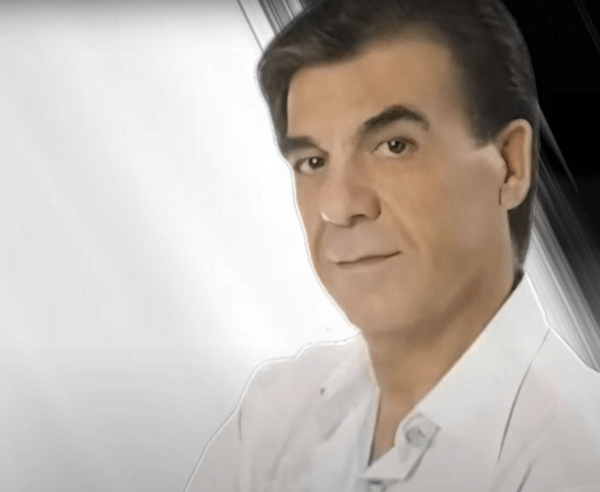 Πέθανε ο τραγουδιστής Τόλης Τσιμογιάννης
