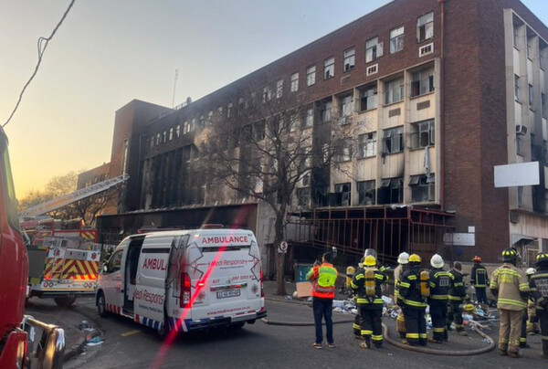 Νότια Αφρική: Φωτιά σε πολυώροφο κτίριο Γιοχάνεσμπουργκ - Δεκάδες νεκροί
