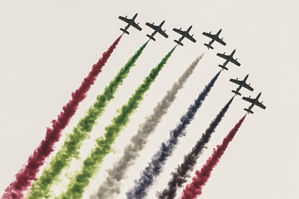 Athens Flying Week 2023: Εντυπωσιακοί ελιγμοί και ακροβατικά από τα αεροσκάφη και τα σμήνη