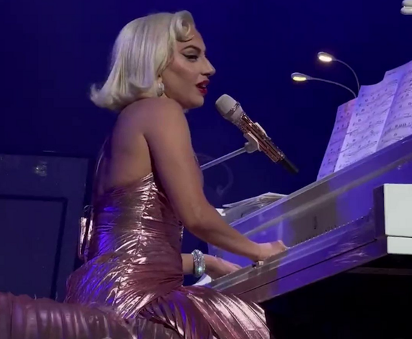 Lady Gaga: «Πρέπει να μιλήσουμε για τα δικαιώματα των τρανς ατόμων»- Τους αφιέρωσε το «Born This Way»