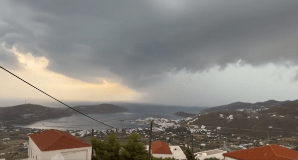 Κακοκαιρία Daniel: Τεράστιο shelf cloud σκέπασε τη Σέριφο- «Απειλεί» με χαλάζι