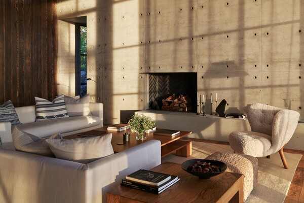 Ένα εξοχικό σπίτι δεσπόζει στις βραχώδεις ακτές της Σουηδίας