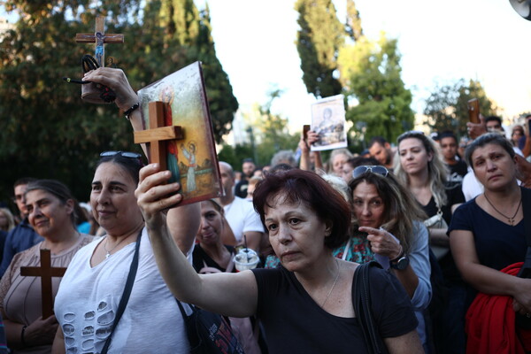 Συγκέντρωση στο Σύνταγμα για τις νέες ταυτότητες- Προσαγωγές από την ΕΛΑΣ