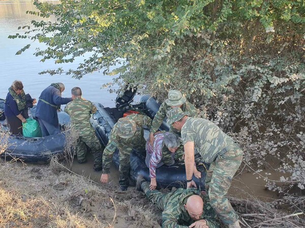 Θεσσαλία: 5 σταθμούς απολύμανσης έστησε ο στρατός- Για ένστολους και πολίτες