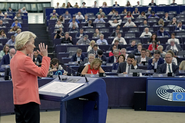 Στο Ευρωκοινοβούλιο η Φον ντερ Λάιεν: Ουκρανία, Πράσινη Συμφωνία, οικονομία, Κίνα και τεχνητή νοημοσύνη στο επίκεντρο