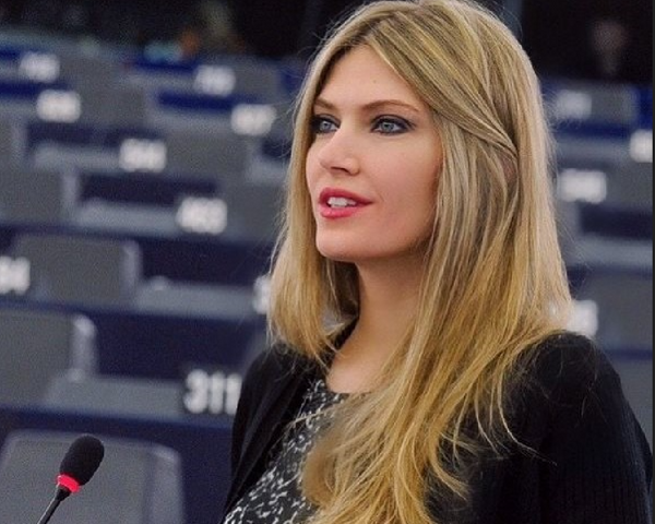 Εύα ΚαΪλή: Η πρώτη εμφάνιση στο Ευρωπαϊκό Κοινοβούλιο μετά την αποφυλάκιση 