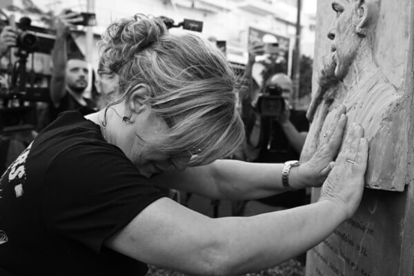 Δολοφονία Παύλου Φύσσα - 10 χρόνια μετά: Ξεκίνησαν οι εκδηλώσεις - Η μητέρα του στο μνημείο