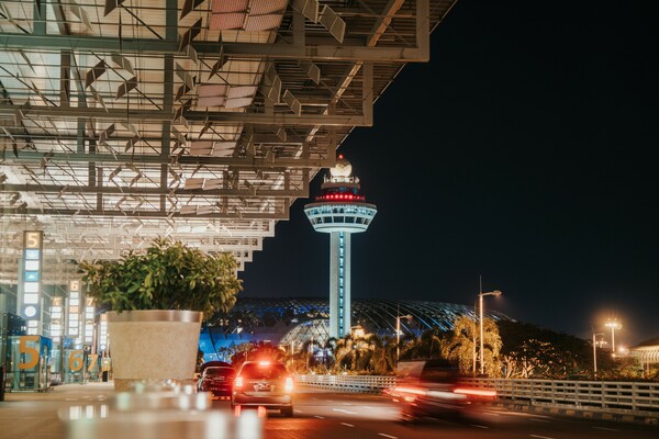 Στη Σιγκαπούρη το πρώτο αεροδρόμιο που καταργεί το διαβατήριο - Ταξίδι με βιομετρικά δεδομένα