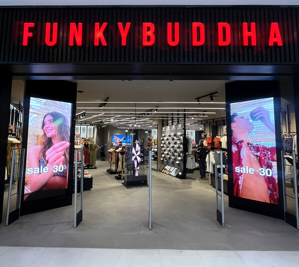 Για πρώτη φορά ολόγραμμα φυσικού μεγέθους στο νέο κατάστημα της Funky Buddha στο The Mall Athens