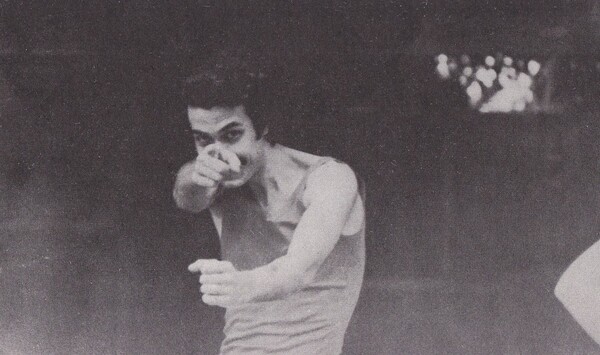 «... Και Συ Χτενίζεσαι»: η ιστορική θεατρική παράσταση του Ελεύθερου Θεάτρου από το 1973