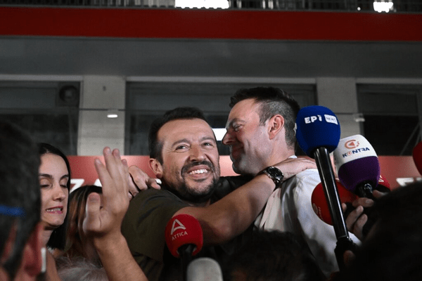 Η κυβέρνηση αντιμέτωπη με τα άλυτα προβλήματα και ο ΣΥΡΙΖΑ στα πρόθυρα της διάσπασης 