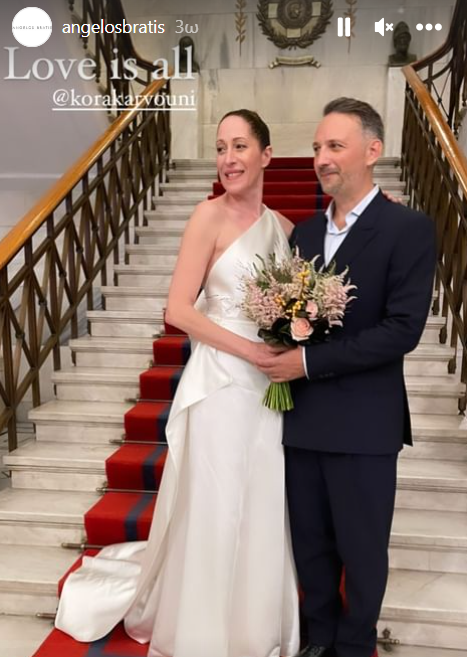 Κόρα Καρβούνη: Παντρεύτηκε τον επί χρόνια σύντροφό της, Παναγιώτη Γαλανό