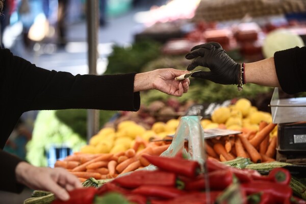 Ακρίβεια: γιατί αδειάζει το καλάθι μας;