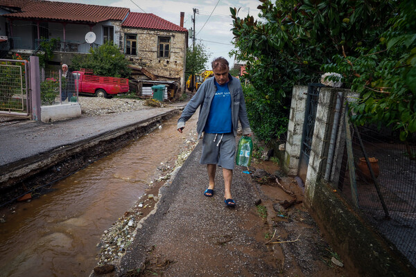 Εύβοια: Μάχη των κατοίκων μέσα στις λάσπες, μετά την κακοκαιρία- Ποιοι δρόμοι είναι κλειστοί