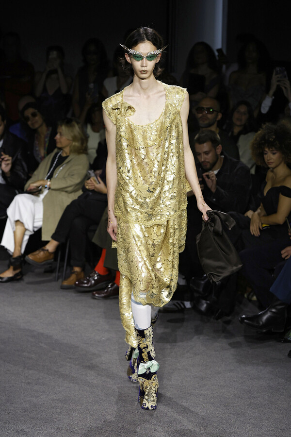 Η γκαρνταρόμπα της Βίβιαν Γουέστγουντ στην Εβδομάδας Μόδας στο Παρίσι