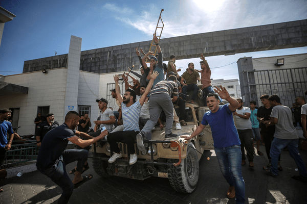 Ισραήλ: Αιχμαλώτους παίρνουν οι μαχητές της Χαμάς- Τους 40 έχουν φτάσει οι νεκροί