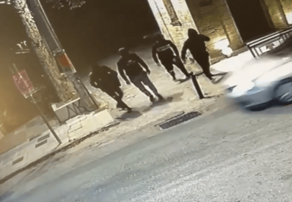 Παλλήνη: Βίντεο ντοκουμέντο από κλοπή χρηματοκιβωτίου μέσα από φούρνο