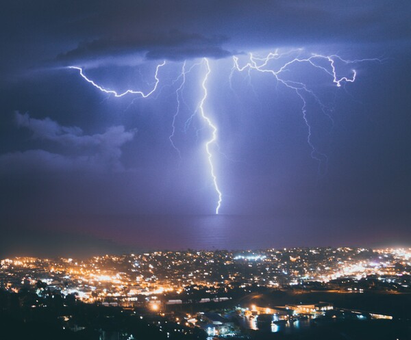 Καιρός- Meteo: Έρχονται ισχυρές καταιγίδες και βροχές αύριο