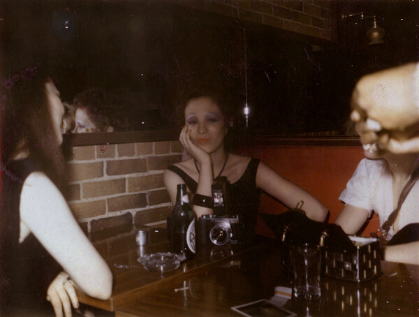 Η Nan Goldin επιστρέφει στην πηγή της