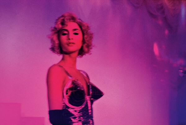 Η Nan Goldin επιστρέφει στην πηγή της