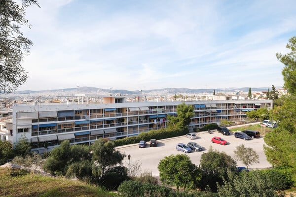 Ένας Γερμανός αρχιτέκτονας - και ένας Έλληνας φωτογράφος μόλις κυκλοφόρησαν ένα βιβλίο - ωδή στην αθηναϊκή πολυκατοικία