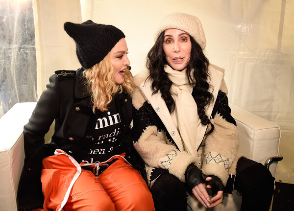 Η Cher μιλάει για τη διαμάχη της με τη Madonna- «Κακομαθημένο παλιόπαιδο»
